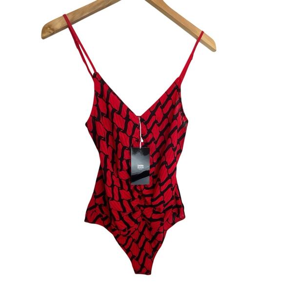 NWT Zara Red & Black Ruched Bodysuit Spaghetti Strap Abstract Print Size M - Picture 3 of 10